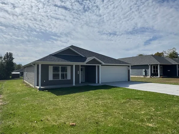 808 E North St, Eldon, MO 65026