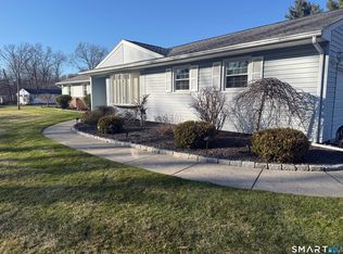 39 Ridgecrest Rd, Wallingford, CT 06492