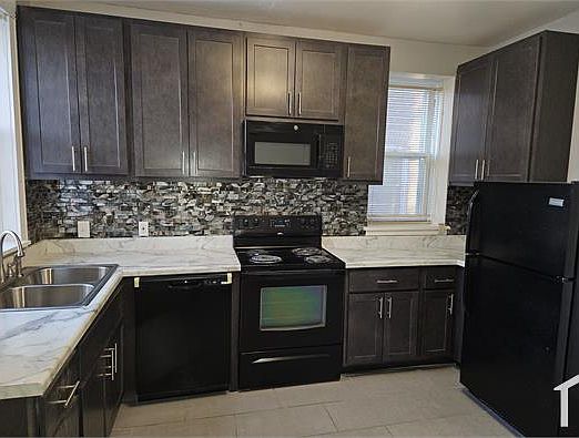 3rd image of 4915 Northland Pl Floor 1