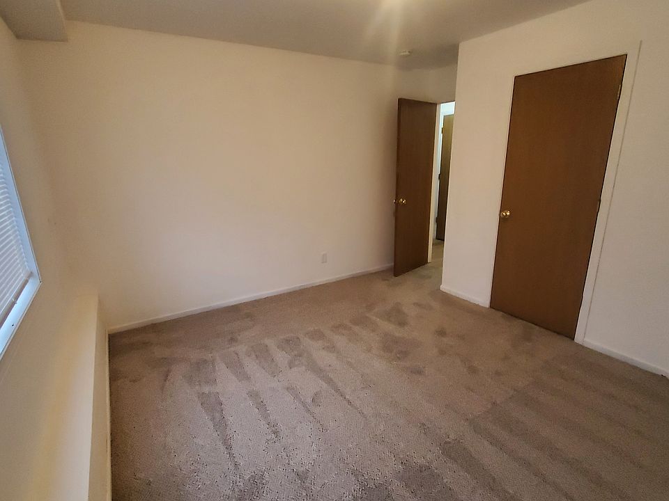 1st image of 915 Spiros Ct