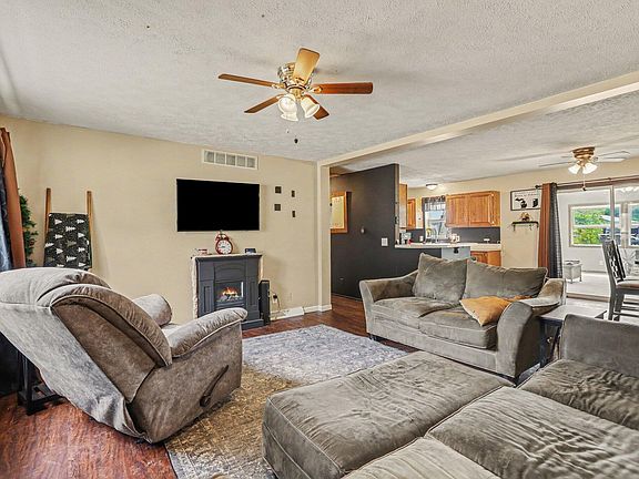 5th image of 321 Wright St