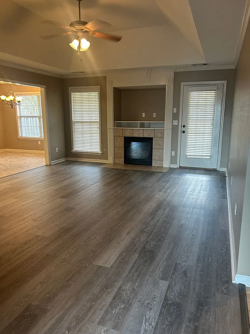 11403 Evergreen Ave — Photo 2