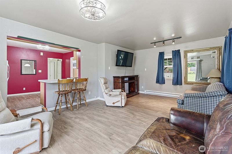 4th image of 403 Queen Avenue