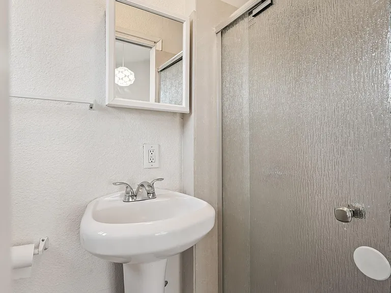 1609 B St #4 — Photo 14