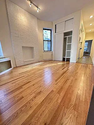 Rented by Bond New York | media 6