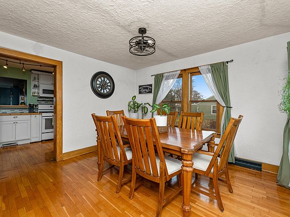 3rd image of 100 Circle Dr