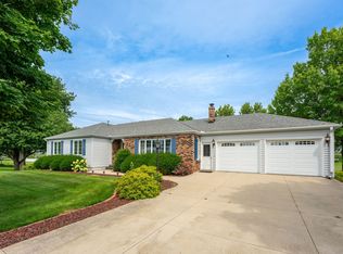 17955 Hillside Rd, Morrison, IL 61270