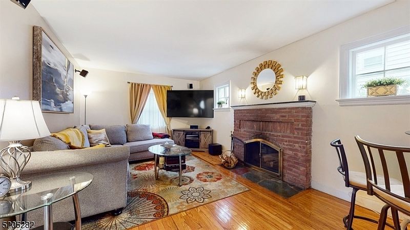 1st image of 178 N Livingston Ave