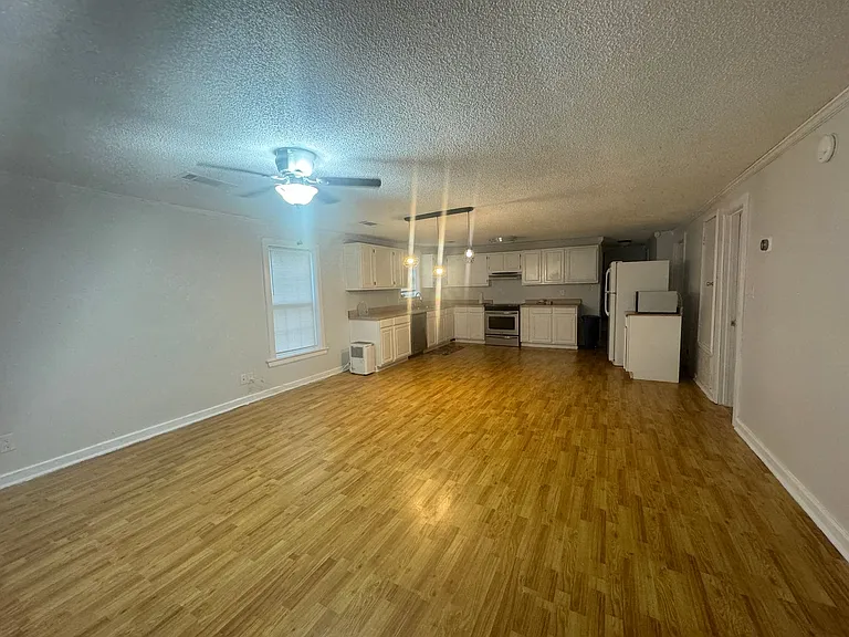 5112 Kraft St — Photo 2