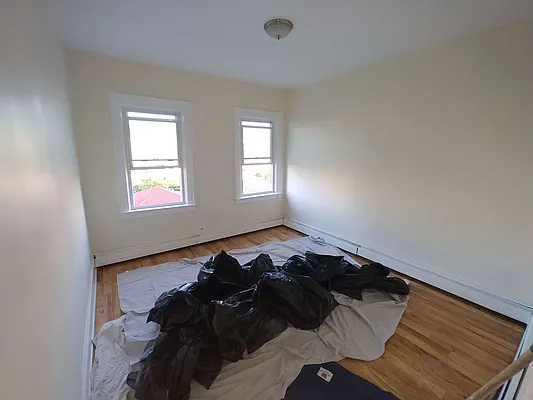 Rented by Halvatzis Realty | media 34