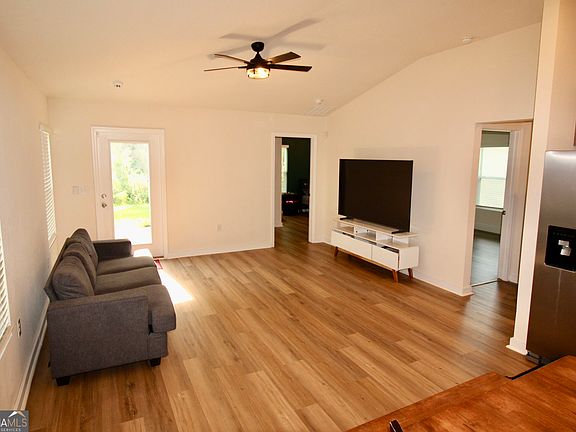 3rd image of 119 Teakwood Dr