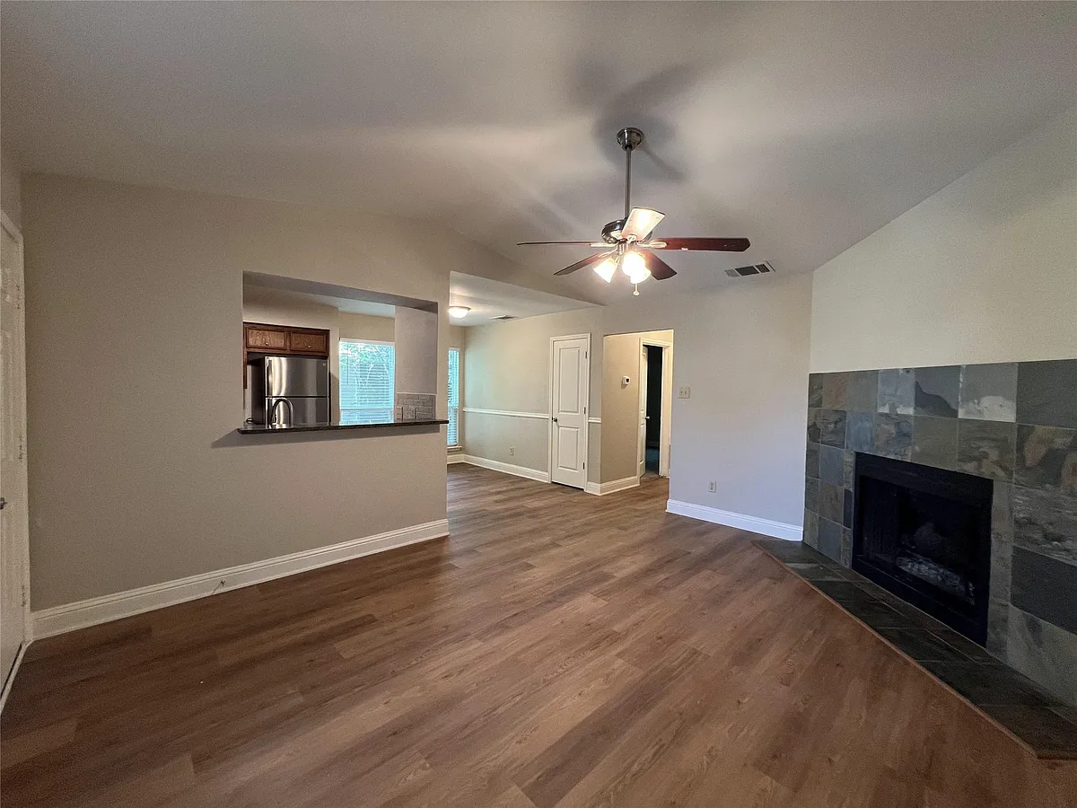 Building Photo - 10616 Mellow Mdws #43B