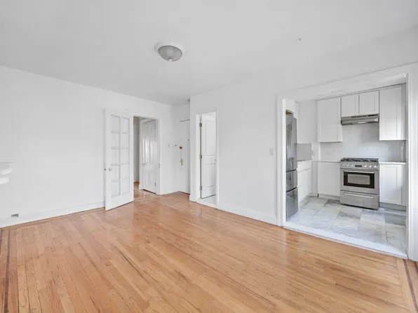 411 Union Street image 10 of 20