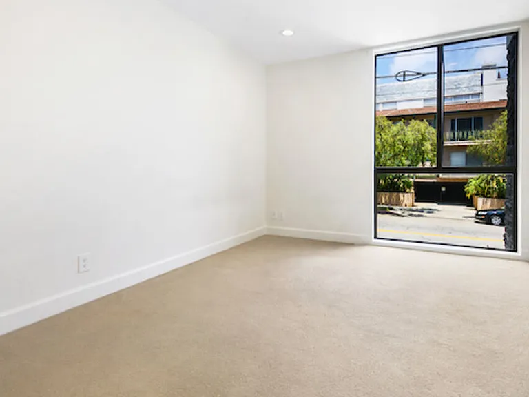 11706 Montana Ave #104 — Photo 21