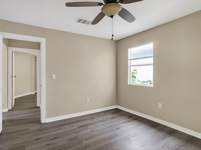 2520 N Hickory St — Photo 23