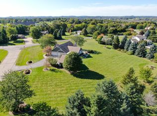 1731 Field Cliffe Dr, Richfield, WI 53076