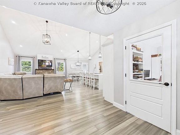 4th image of 103 Limestone Dr
