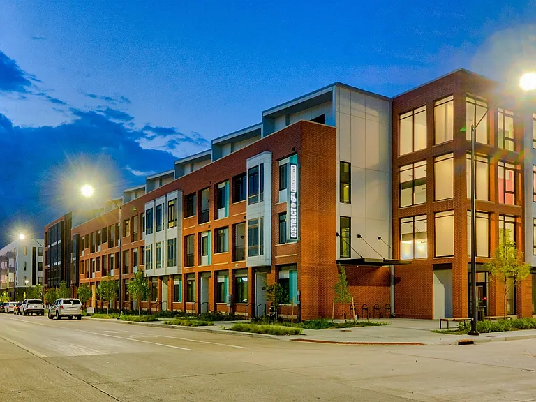 District at 6th Apartments — Photo 9