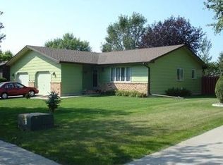 2607 Atlantic Dr S, Fargo, ND 58103