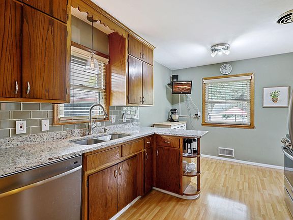5th image of 3510 McKinley St NE