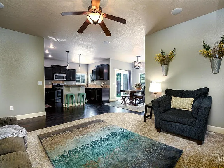 10241 W Breckfield St — Photo 2