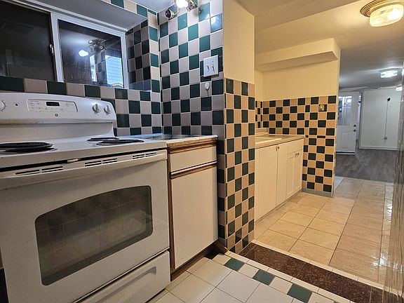5th image of 4241 S Kenyon St #B