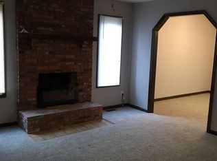 2022 SW 36th St, Topeka, KS 66611