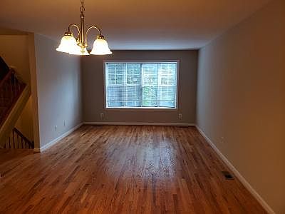 3rd image of 1202 N Vernon St