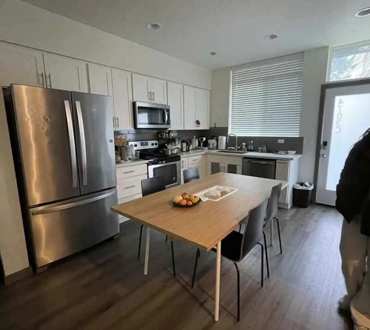 8 bed, 3.5 bath, 3000 sqft, $860 — Photo 1