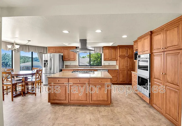 749 Flagstone Ct — Photo 4