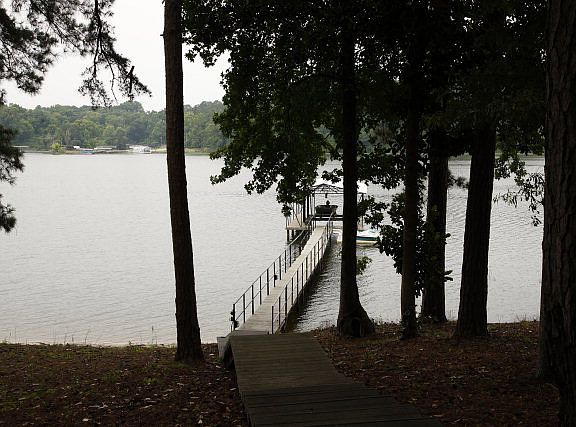 3rd image of 112 Creek Cir
