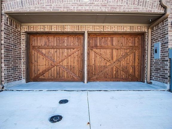 2nd image of 568 Waterloo Dr