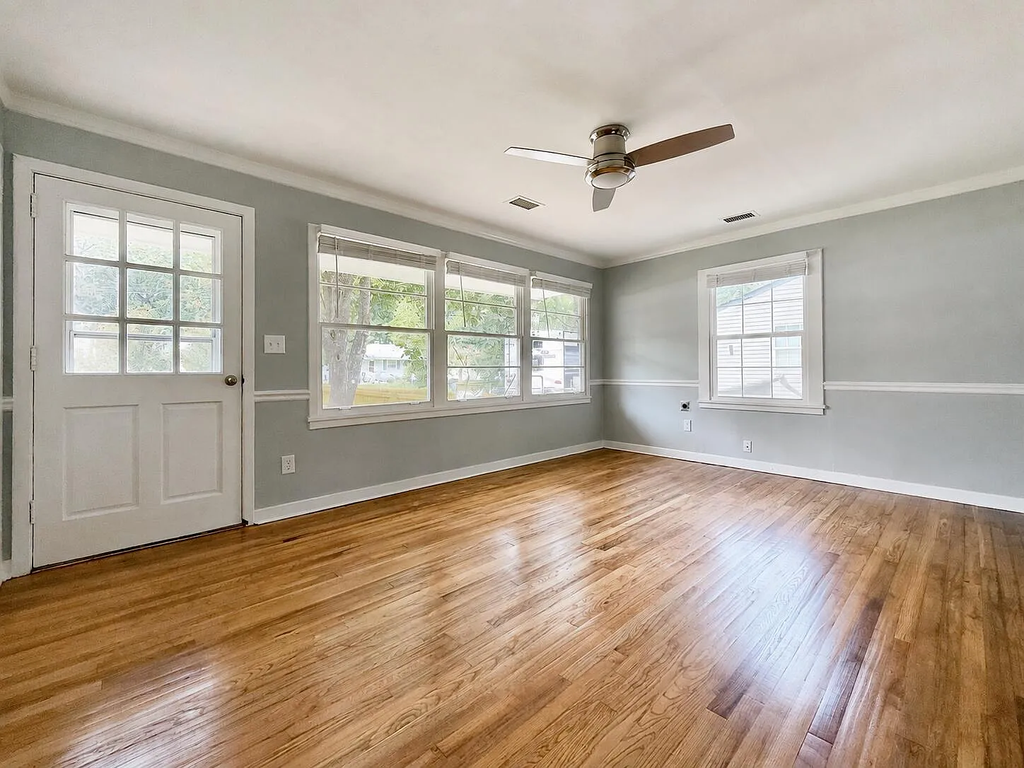3 bed, 1.0 bath, 925 sqft, $1,900 — Photo 4