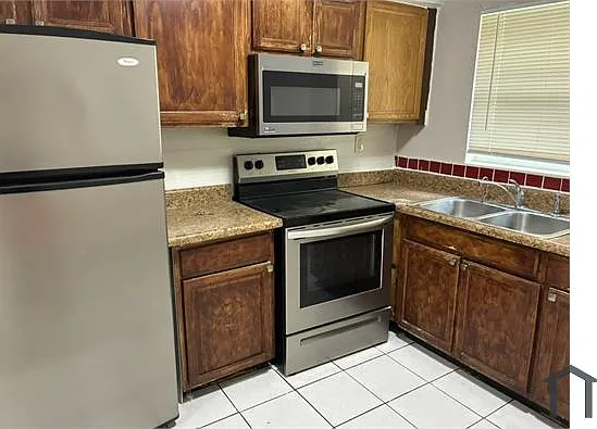 1329 NW 8th Ave — Photo 7