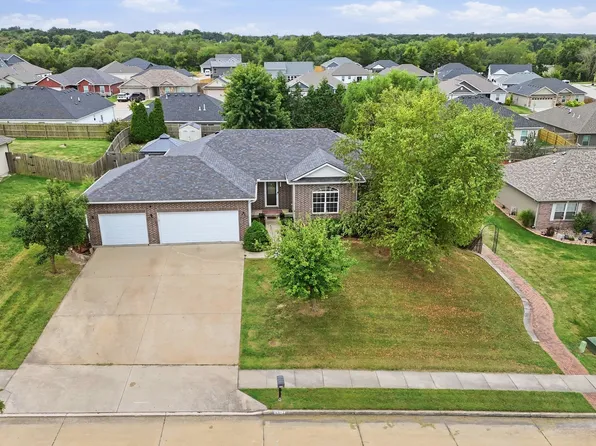5704 Redwing Dr, Columbia, MO 65202