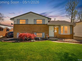 9749 Sylvester St, Taylor, MI 48180