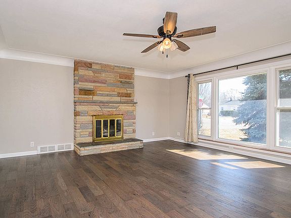 3rd image of 1079 E Forest Ave