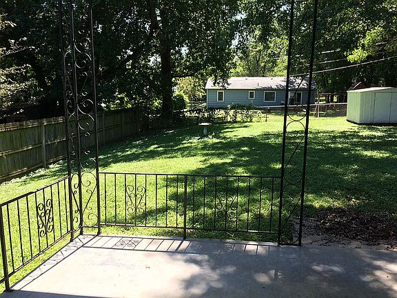 3rd image of 5821 Sloan Ave