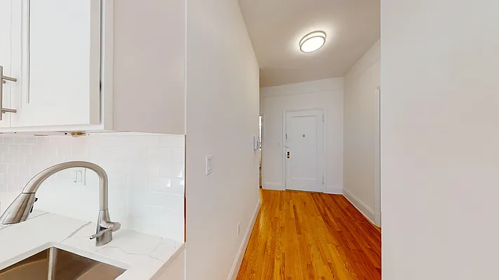 Rented by Bond New York | media 5
