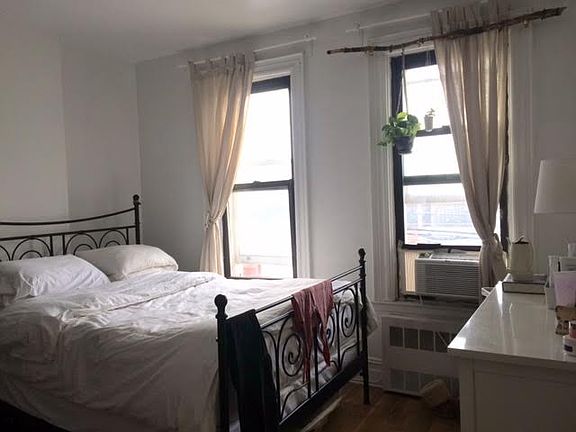 2nd image of 1338 Willoughby Ave APT 2C