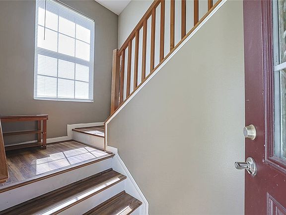 4th image of 1545 Weatherstone Cir