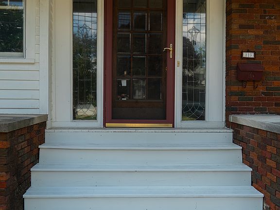 3rd image of 225 N Mill St