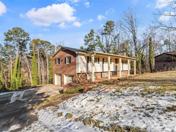 261 Skyline Rd, Hickory, NC 28601