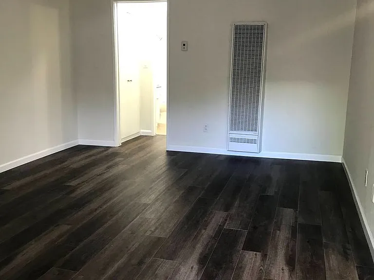 10520 Balboa Blvd — Photo 7