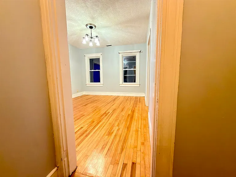90 Vernon St #3 — Photo 7