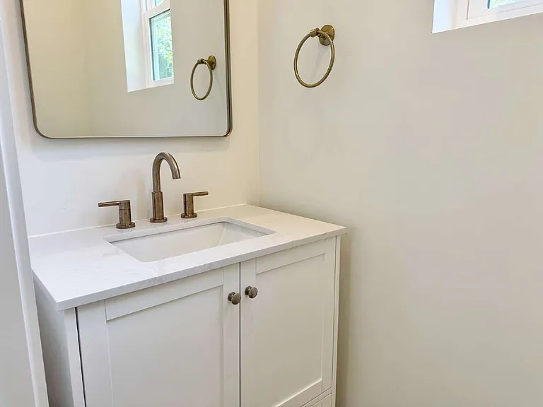 942 Alexander St — Photo 10