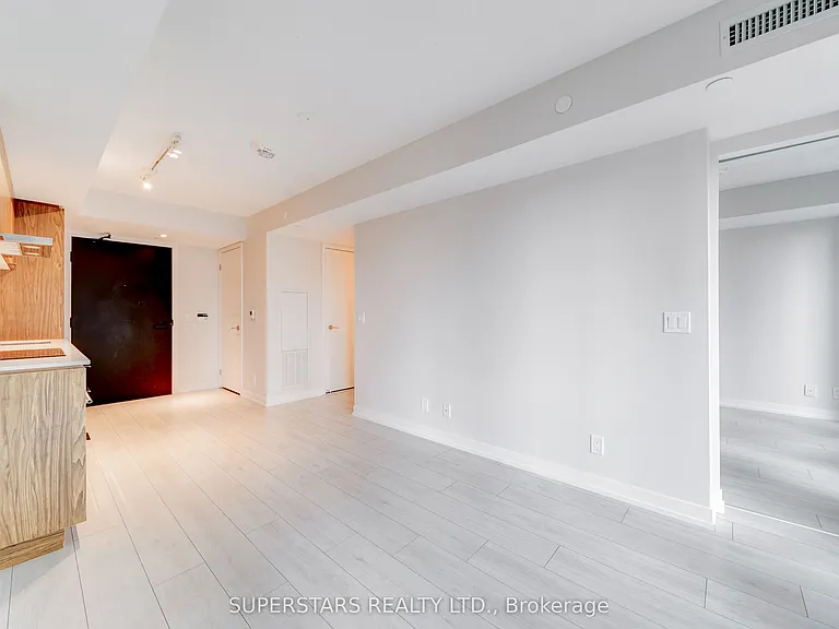 60 Shuter St #2010 — Photo 12