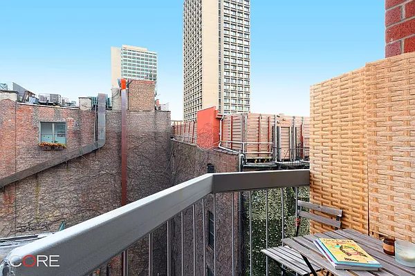 Rented by CORE | media 5