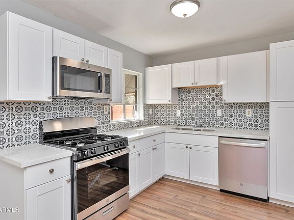 2nd image of 2047 W Maryland Ave