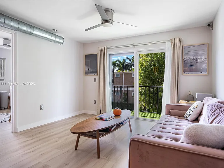 1900 Meridian Ave #204 — Photo 12